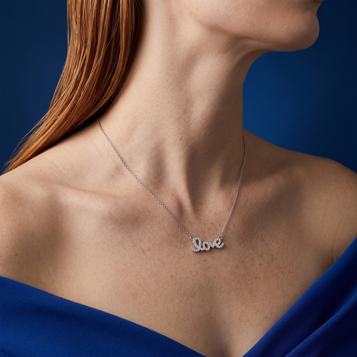 Colar Feminino em Prata 925 com Pingente Love e Brilhantes