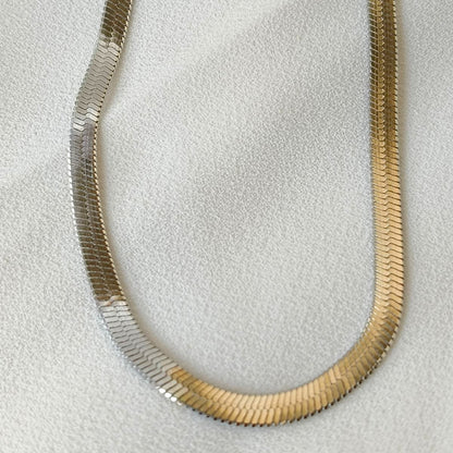 Colar Feminino Dourado em Aço com Design de Malha Snake