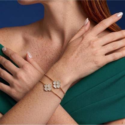 Double-sided clover bracelet, gold plated.