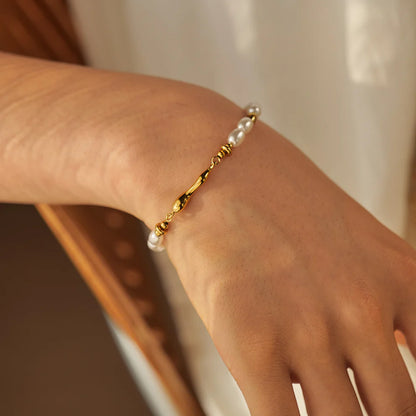 Oval Pearl and Link Bracelet