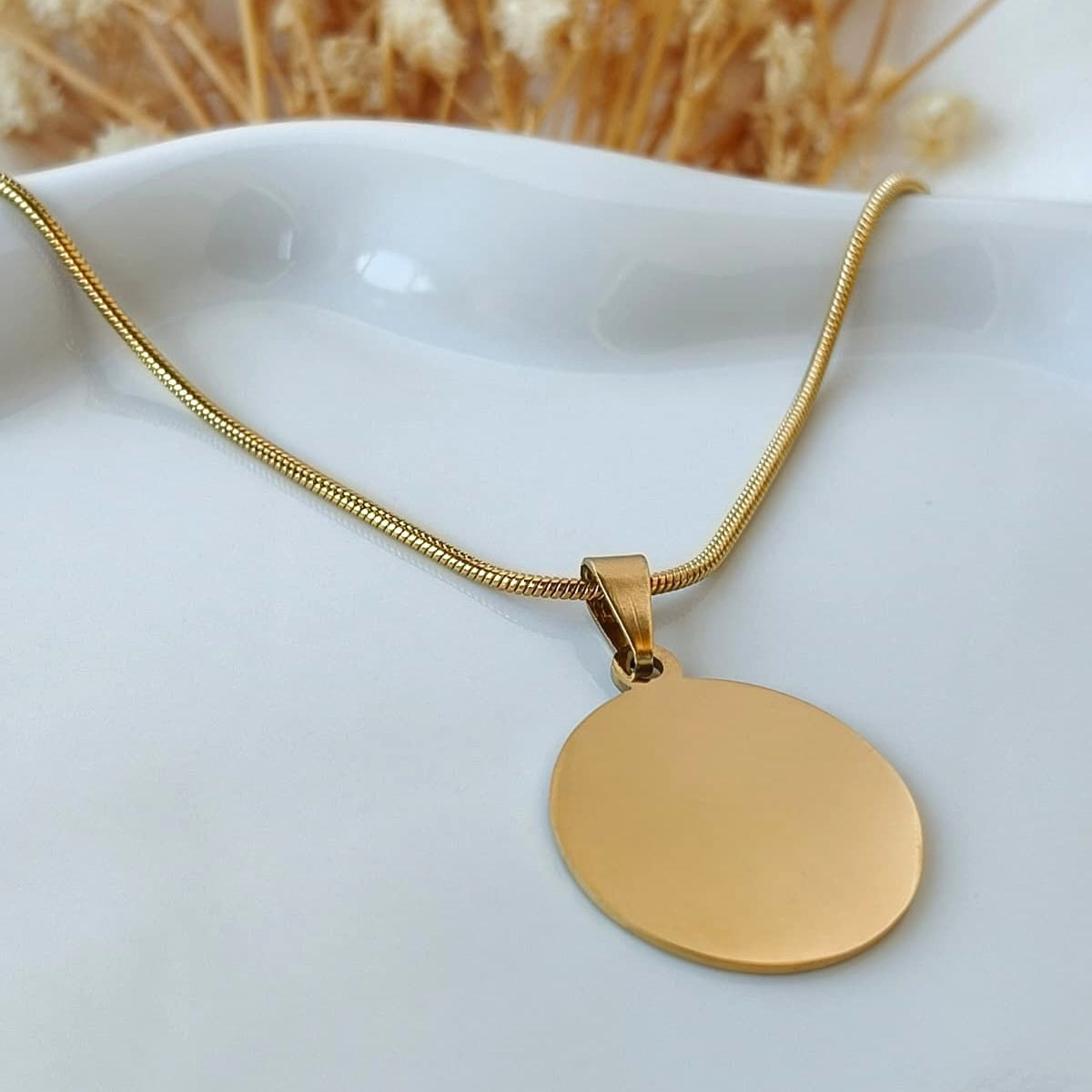 Colar Dourado com Medalha Personalizável em Aço Inoxidável