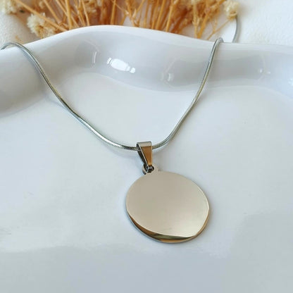 Colar Dourado com Medalha Personalizável em Aço Inoxidável