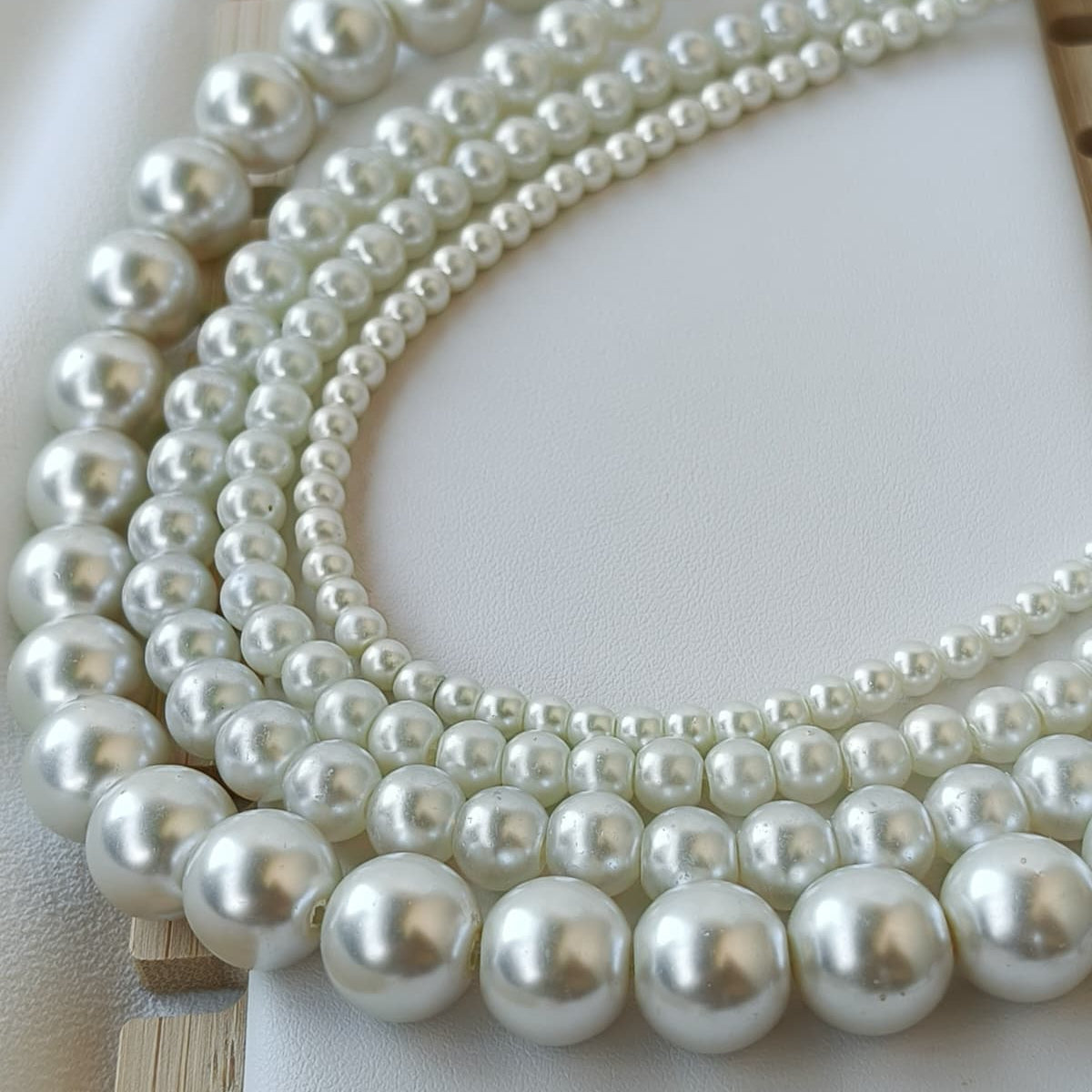 Colar Feminino em Aço com Pérolas Clássicas e Elegantes 6mm