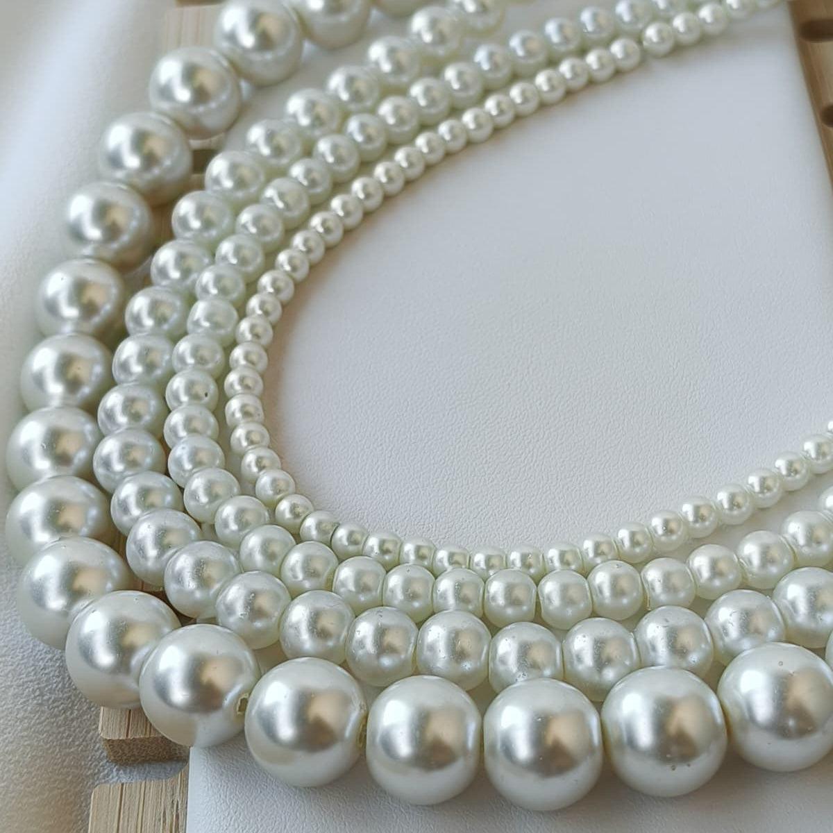 Colar Feminino em Aço com Pérolas Clássicas e Elegantes 8mm