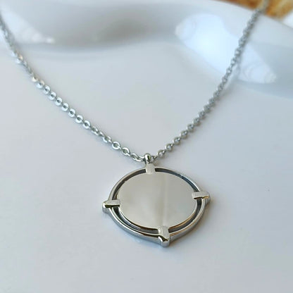 Colar Dourado com Medalha Personalizável em Aço Inoxidável