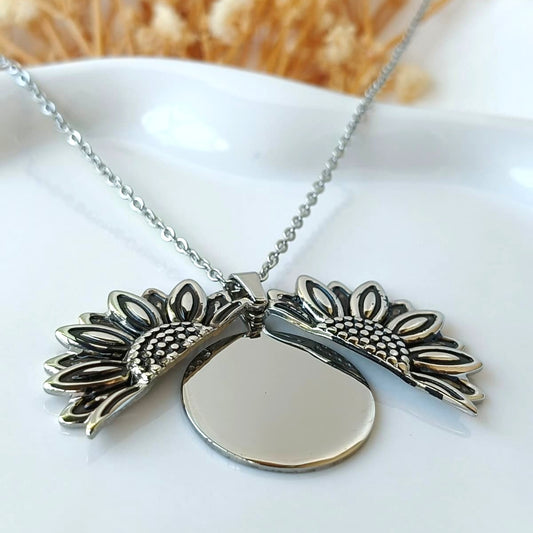 Colar Girassol com Medalha Interior Personalizável em Aço