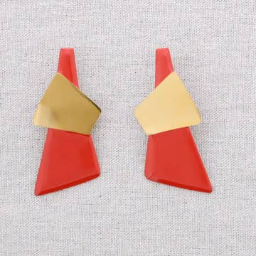Brincos de esmalte com formas geométricas em aço