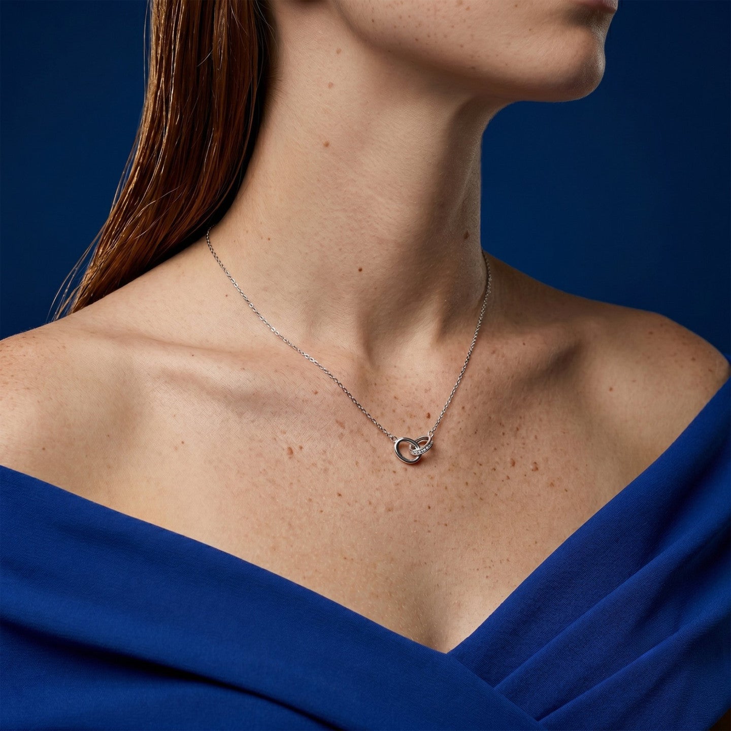 Colar de Argolas Entrelaçadas com Zirconia