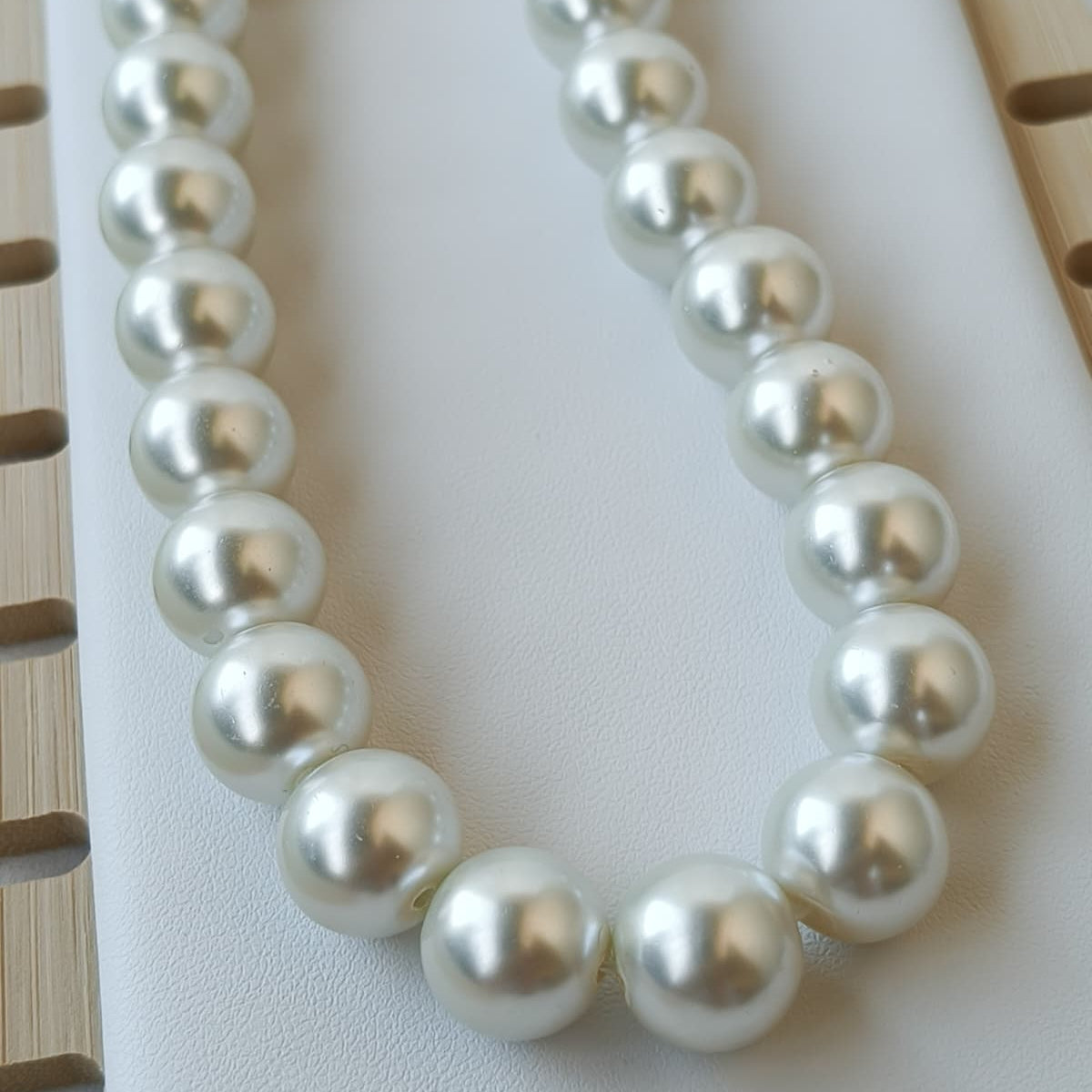 Colar Feminino em Aço com Pérolas Clássicas e Elegantes 10mm