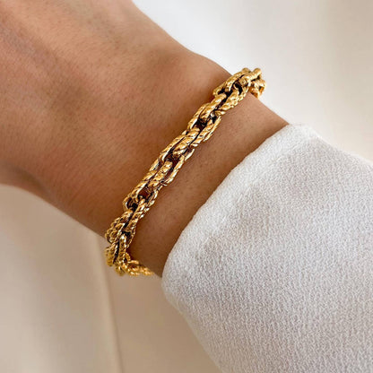 Pulseira Feminina em Aço Dourado com Elos Texturizados